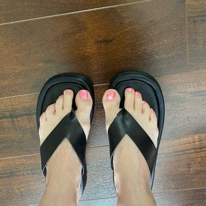 Alohas black platform flipflops